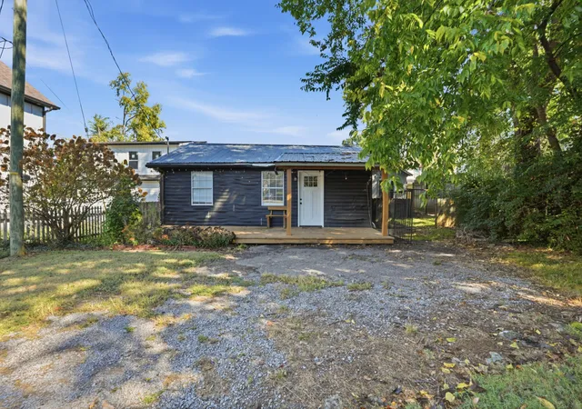 Photo 4 of Single family home for sale at 1015 Spain Ave, Nashville, TN 37216 | MLS# 3619802 | Listing updated on 2026-10-15