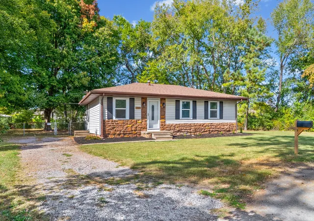 Photo 2 of Single family home for sale at 709 Ml Green Ct, Hopkinsville, KY 42240 | MLS# 3620541 | Listing updated on 2026-10-14