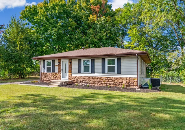Photo 3 of Single family home for sale at 709 Ml Green Ct, Hopkinsville, KY 42240 | MLS# 3620541 | Listing updated on 2026-10-14