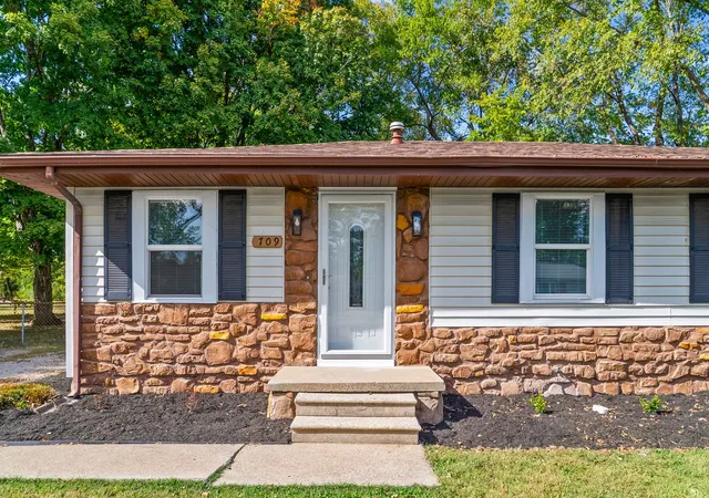Photo 3 of Single family home for sale at 709 Ml Green Ct, Hopkinsville, KY 42240 | MLS# 3620541 | Listing updated on 2026-10-14