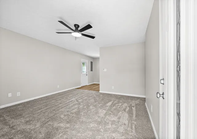 Photo 4 of Single family home for sale at 709 Ml Green Ct, Hopkinsville, KY 42240 | MLS# 3620541 | Listing updated on 2026-10-14