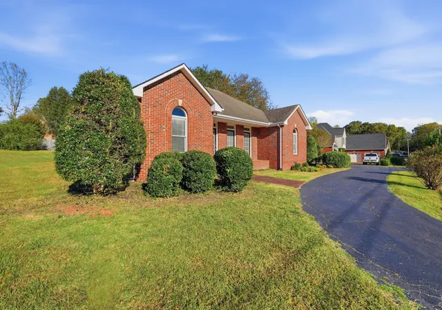 Photo 2 of Single family home for sale at 728 W Main St, Mc Minnville, TN 37110 | MLS# 3628359 | Listing updated on 2026-10-29