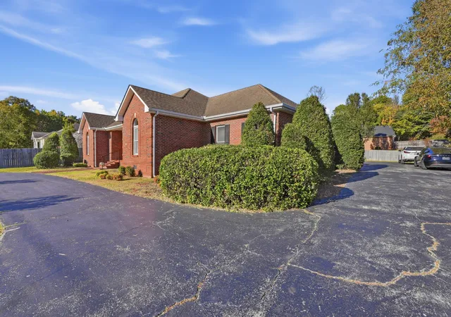 Photo 3 of Single family home for sale at 728 W Main St, Mc Minnville, TN 37110 | MLS# 3628359 | Listing updated on 2026-10-29