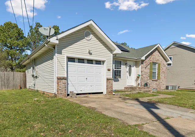 Photo 1 of Single family home for sale at 3843 Marla Cir, Clarksville, TN 37042 | MLS# 3619371 | Listing updated on 2026-10-18