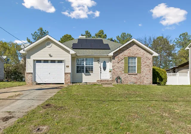 Photo 2 of Single family home for sale at 3843 Marla Cir, Clarksville, TN 37042 | MLS# 3619371 | Listing updated on 2026-10-18