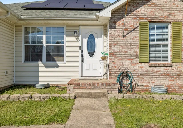 Photo 3 of Single family home for sale at 3843 Marla Cir, Clarksville, TN 37042 | MLS# 3619371 | Listing updated on 2026-10-18