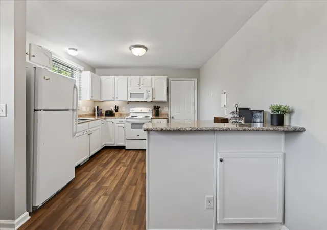 Photo 2 of Single family home for sale at 305 Rue Le Mans Dr, Clarksville, TN 37042 | MLS# 3622182 | Listing updated on 2026-10-18