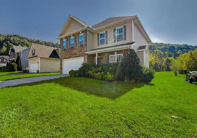 Photo 2 of Single family home for sale at 5932 Apple Valley Dr, Knoxville, TN 37924 | MLS# 3624012 | Listing updated on 2026-10-22