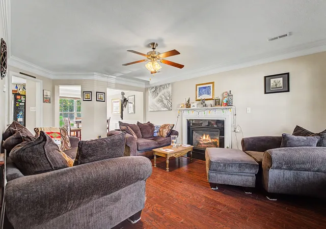 Photo 3 of Single family home for sale at 5932 Apple Valley Dr, Knoxville, TN 37924 | MLS# 3624012 | Listing updated on 2026-10-22