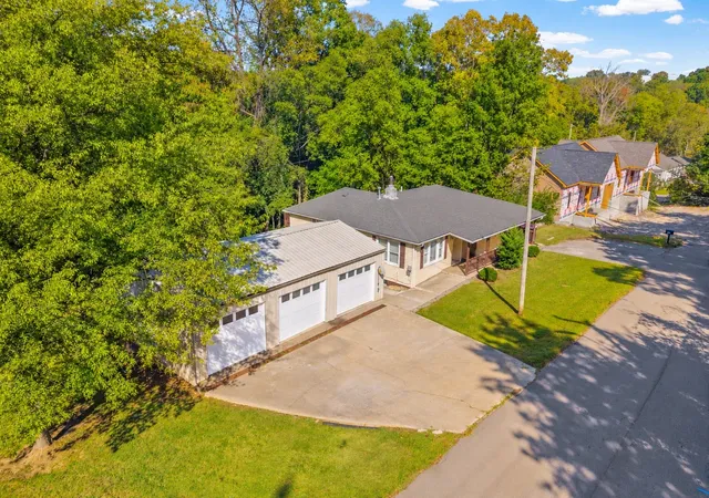 Photo 1 of Multi family home for sale at 428 Shelby St, Clarksville, TN 37042 | MLS# 3621401 | Listing updated on 2026-10-28