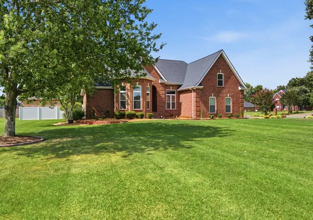 Photo 2 of Single family home for sale at 102 Copperas Ct, Murfreesboro, TN 37128 | MLS# 3620922 | Listing updated on 2026-10-29