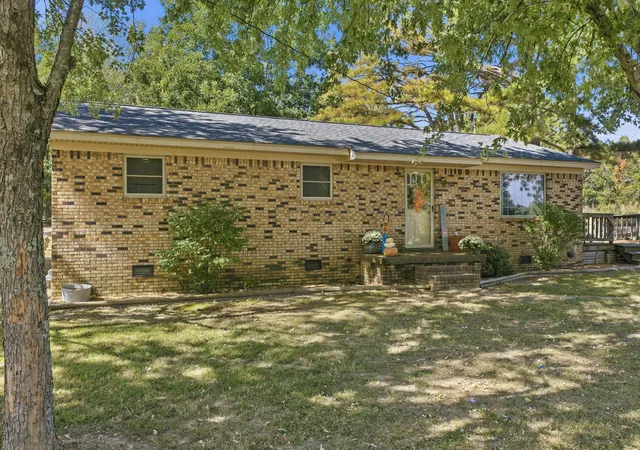 Photo 2 of Sale Pending at 155 Haley St, Huntingdon, TN 38344 | MLS# 3619594 | Listing updated on 2026-10-23