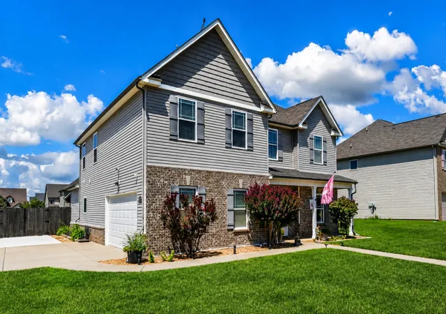 Photo 3 of Sale Pending at 101 Kildeer Dr, Clarksville, TN 37040 | MLS# 3620163 | Listing updated on 2026-10-19