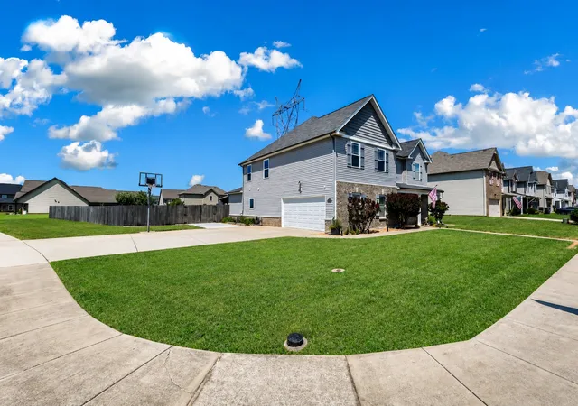 Photo 4 of Sale Pending at 101 Kildeer Dr, Clarksville, TN 37040 | MLS# 3620163 | Listing updated on 2026-10-19