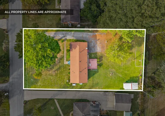 Photo 2 of Single family home for sale at 407 W Coy Cir, Clarksville, TN 37043 | MLS# 3621758 | Listing updated on 2026-10-16