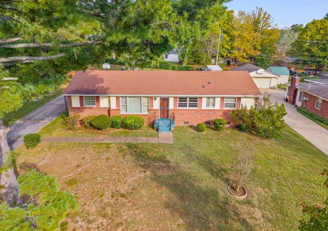 Photo 3 of Single family home for sale at 407 W Coy Cir, Clarksville, TN 37043 | MLS# 3621758 | Listing updated on 2026-10-16