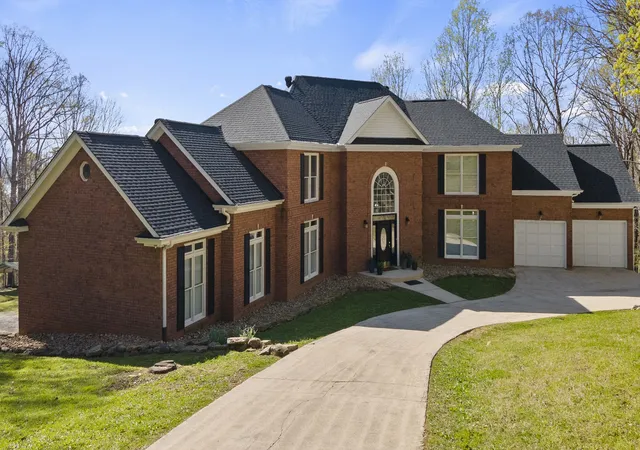 Single family home for sale at 310 Bluffs Rd S, South Pittsburg, TN 37380 | MLS# 3619546