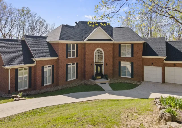 Photo 2 of Single family home for sale at 310 Bluffs Rd S, South Pittsburg, TN 37380 | MLS# 3619546 | Listing updated on 2026-10-12