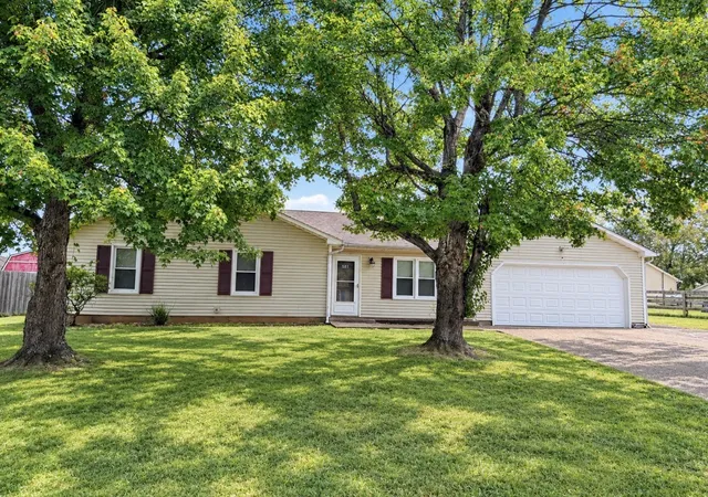 Photo 1 of Single family home for sale at 581 Foxfield Rd, Hopkinsville, KY 42240 | MLS# 3619640 | Listing updated on 2026-10-12