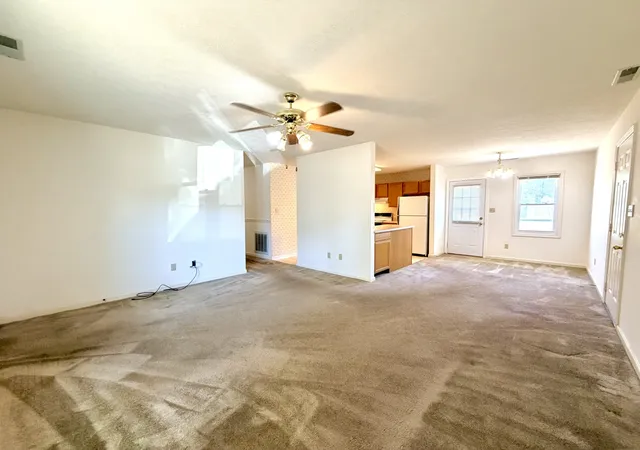 Photo 2 of Single family home for sale at 581 Foxfield Rd, Hopkinsville, KY 42240 | MLS# 3619640 | Listing updated on 2026-10-12