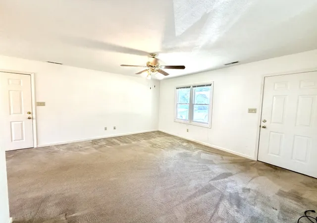 Photo 3 of Single family home for sale at 581 Foxfield Rd, Hopkinsville, KY 42240 | MLS# 3619640 | Listing updated on 2026-10-12