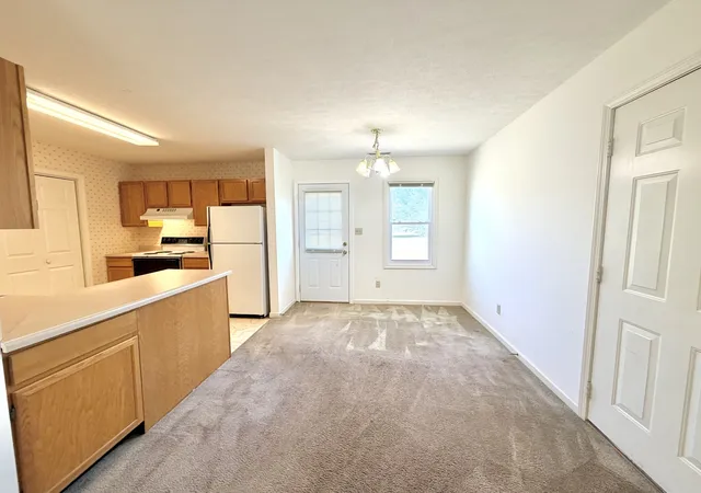 Photo 3 of Single family home for sale at 581 Foxfield Rd, Hopkinsville, KY 42240 | MLS# 3619640 | Listing updated on 2026-10-12