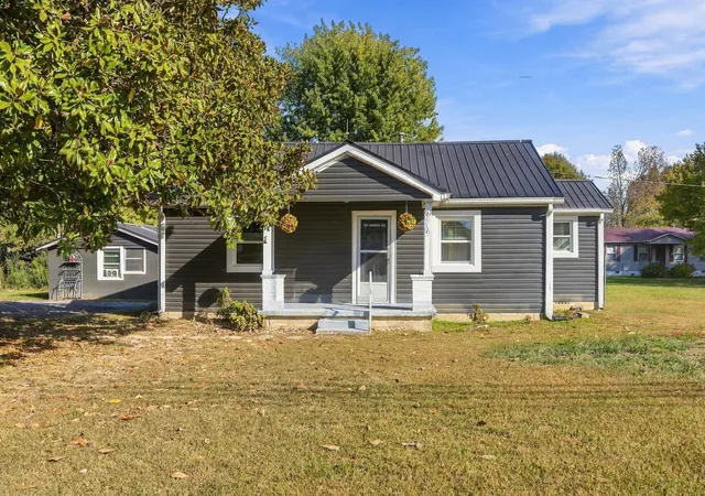 Photo 1 of Single family home for sale at 6119 Jim Cummings Hwy, Woodbury, TN 37190 | MLS# 3619688 | Listing updated on 2026-10-30
