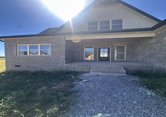 Photo 3 of Single family home for sale at 4881 Royal View Way, Clarksville, TN 37040 | MLS# 3619698 | Listing updated on 2026-10-13