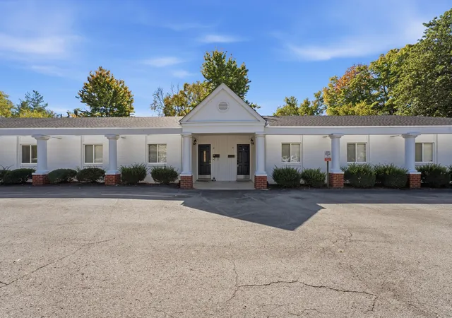 Listing Photo 2 - Condo for sale in building located at 802 E Main St, Murfreesboro, TN 37130 - Unit #5