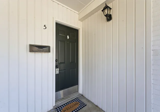 Listing Photo 3 - Condo for sale in building located at 802 E Main St, Murfreesboro, TN 37130 - Unit #5