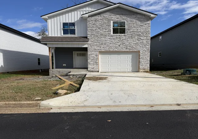 Single family home for sale at 815 Gracey Ave, Clarksville, TN 37040 | MLS# 3620650 | Listing updated on 2026-10-26