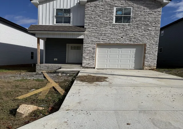 Photo 1 of Single family home for sale at 815 Gracey Ave, Clarksville, TN 37040 | MLS# 3620650 | Listing updated on 2026-10-26