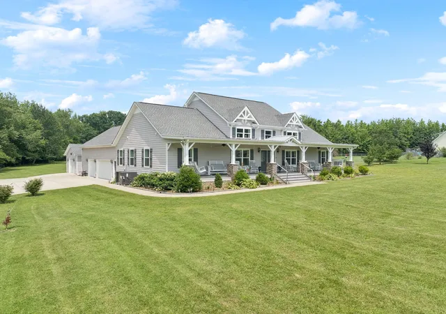 Photo 1 of Single family home for sale at 6322 Jim Cummings Hwy, Bradyville, TN 37026 | MLS# 3619766 | Listing updated on 2026-10-25