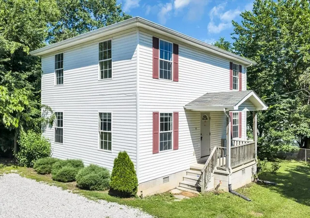Photo 3 of Single family home for sale at 105 Lillian St, Mc Minnville, TN 37110 | MLS# 3619758 | Listing updated on 2026-10-22