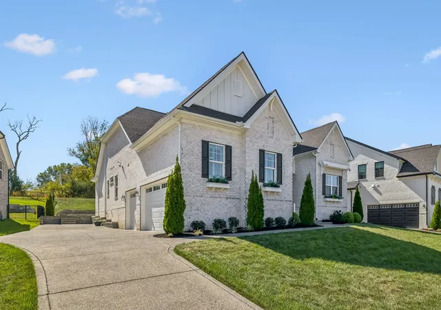 Photo 2 of Single family home for sale at 140 Flintshire Ln, Hendersonville, TN 37075 | MLS# 3627934 | Listing updated on 2026-10-28