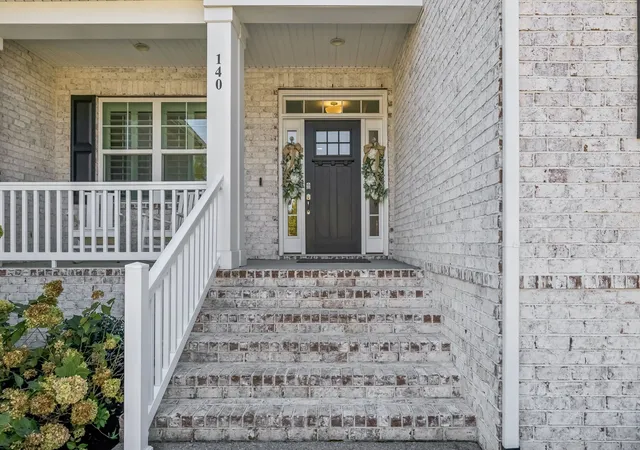Photo 3 of Single family home for sale at 140 Flintshire Ln, Hendersonville, TN 37075 | MLS# 3627934 | Listing updated on 2026-10-28