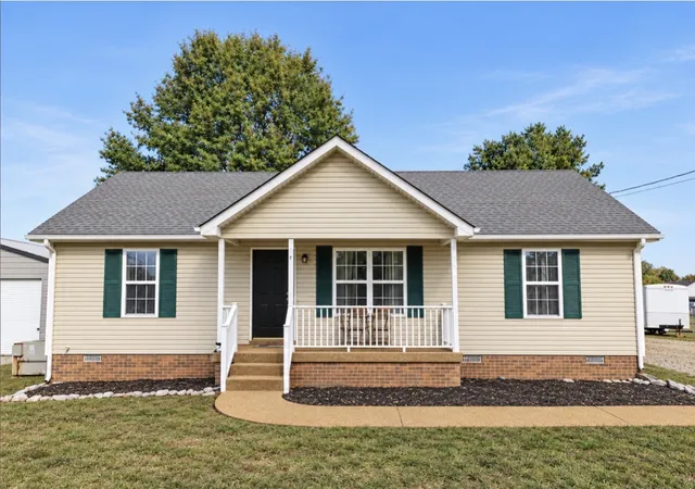 Single family home for sale at 1466 Bridle Ln, Chapel Hill, TN 37034 | MLS# 3627980