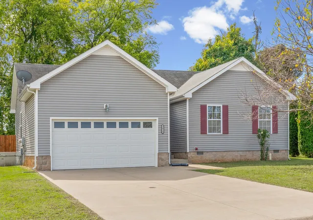 Photo 2 of Single family home for sale at 3810 Maliki Dr, Clarksville, TN 37042 | MLS# 3620181 | Listing updated on 2026-10-22