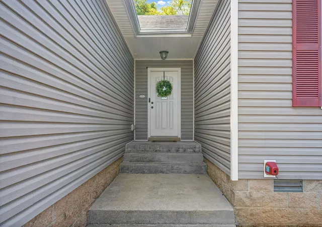 Photo 3 of Single family home for sale at 3810 Maliki Dr, Clarksville, TN 37042 | MLS# 3620181 | Listing updated on 2026-10-22