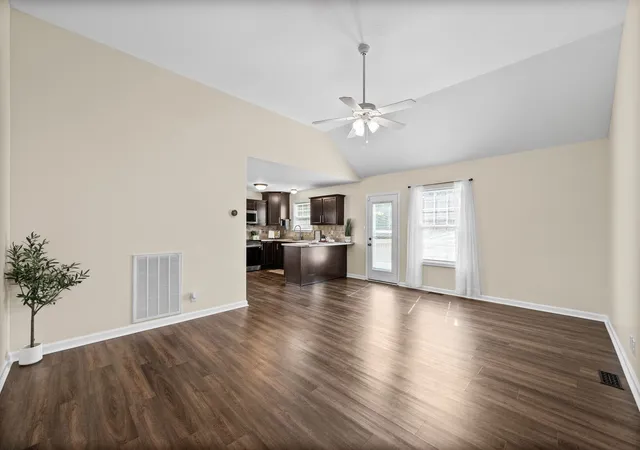 Photo 4 of Single family home for sale at 3810 Maliki Dr, Clarksville, TN 37042 | MLS# 3620181 | Listing updated on 2026-10-22