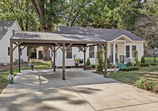 Photo 1 of Single family home for sale at 715 Maple St, Covington, TN 38019 | MLS# 3619837 | Listing updated on 2026-10-26