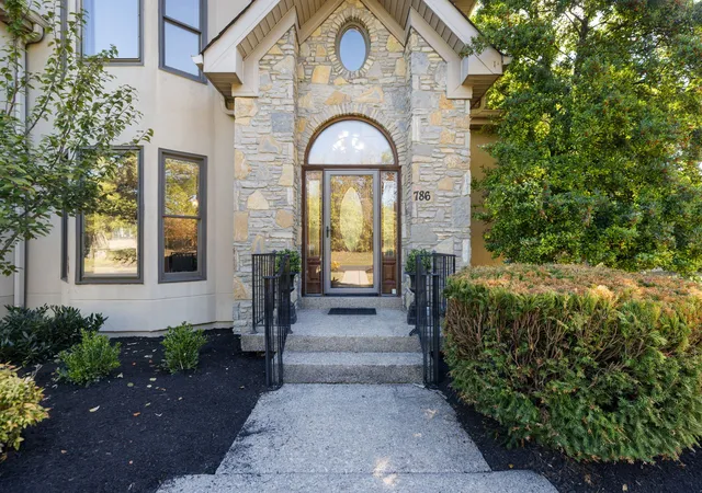 Photo 2 of Single family home for sale at 786 Peach Orchard Dr, Nashville, TN 37204 | MLS# 3627075 | Listing updated on 2026-10-28