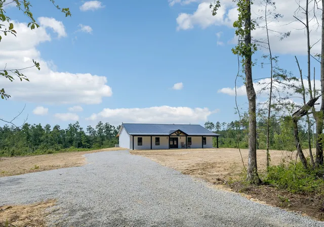 Photo 1 of Single family home for sale at 1827 Linden Hwy, Hohenwald, TN 38462 | MLS# 3620948 | Listing updated on 2026-10-28