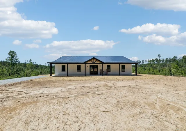 Photo 2 of Single family home for sale at 1827 Linden Hwy, Hohenwald, TN 38462 | MLS# 3620948 | Listing updated on 2026-10-28