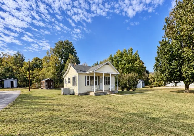Single family home for sale at 197 N Main St, Lobelville, TN 37097 | MLS# 3621297