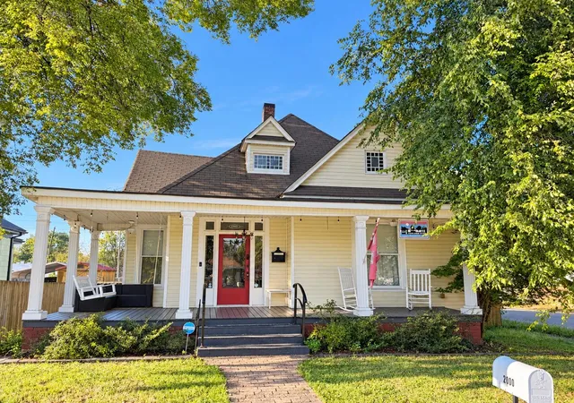 Photo 1 of Single family home for sale at 2000 East 14th St, Chattanooga, TN 37404 | MLS# 3620048 | Listing updated on 2026-10-22