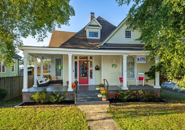 Photo 2 of Single family home for sale at 2000 East 14th St, Chattanooga, TN 37404 | MLS# 3620048 | Listing updated on 2026-10-22