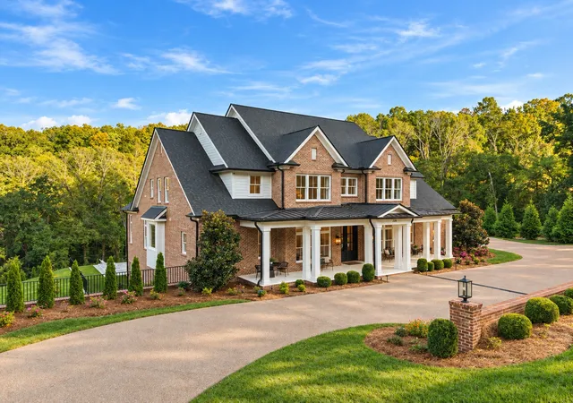 Photo 3 of Mansion for sale at 228 King Davids Ct, Franklin, TN 37067 | MLS# 3620881 | Listing updated on 2026-10-20