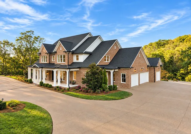 Photo 3 of Single family home for sale at 228 King Davids Ct, Franklin, TN 37067 | MLS# 3620881 | Listing updated on 2026-10-20