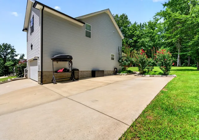 Photo 4 of Single family home for sale at 2665 Mockingbird Hl Rd, Palmyra, TN 37142 | MLS# 3620424 | Listing updated on 2026-10-16